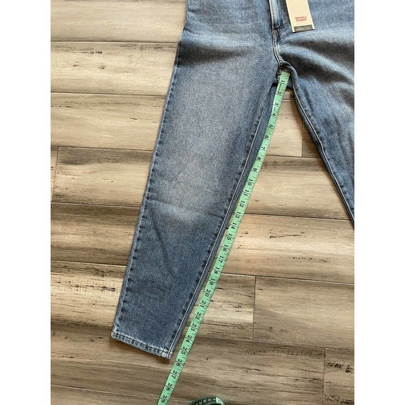 NWT Levi's High Waisted Mom Jean's Medium Wash Size 26 26x27 - Picture 7 of 8